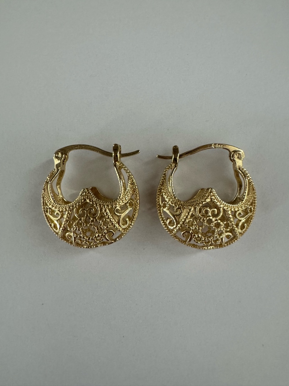 NEW Gold Filigree Hoop Earrings NWOT Huggies Tribal - Picture 3 of 7